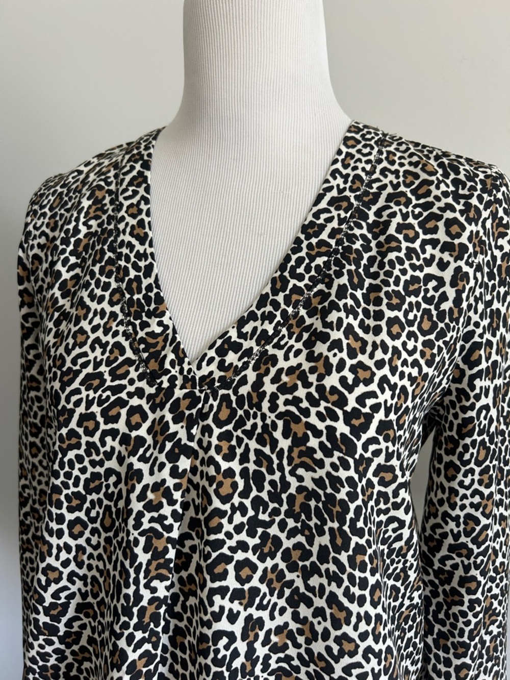 J. Crew S Black tan White v neck long sleeve Leopard Print Blouse - Picture 5 of 8